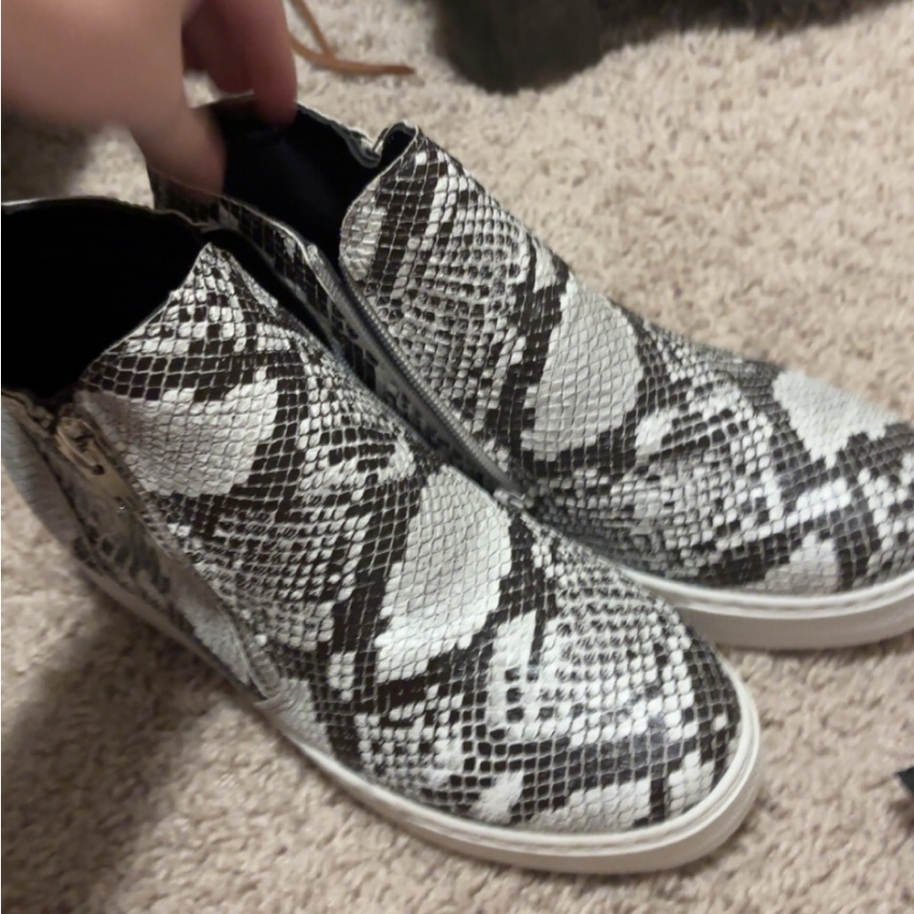 Women's Black and White Snake Print Shoes